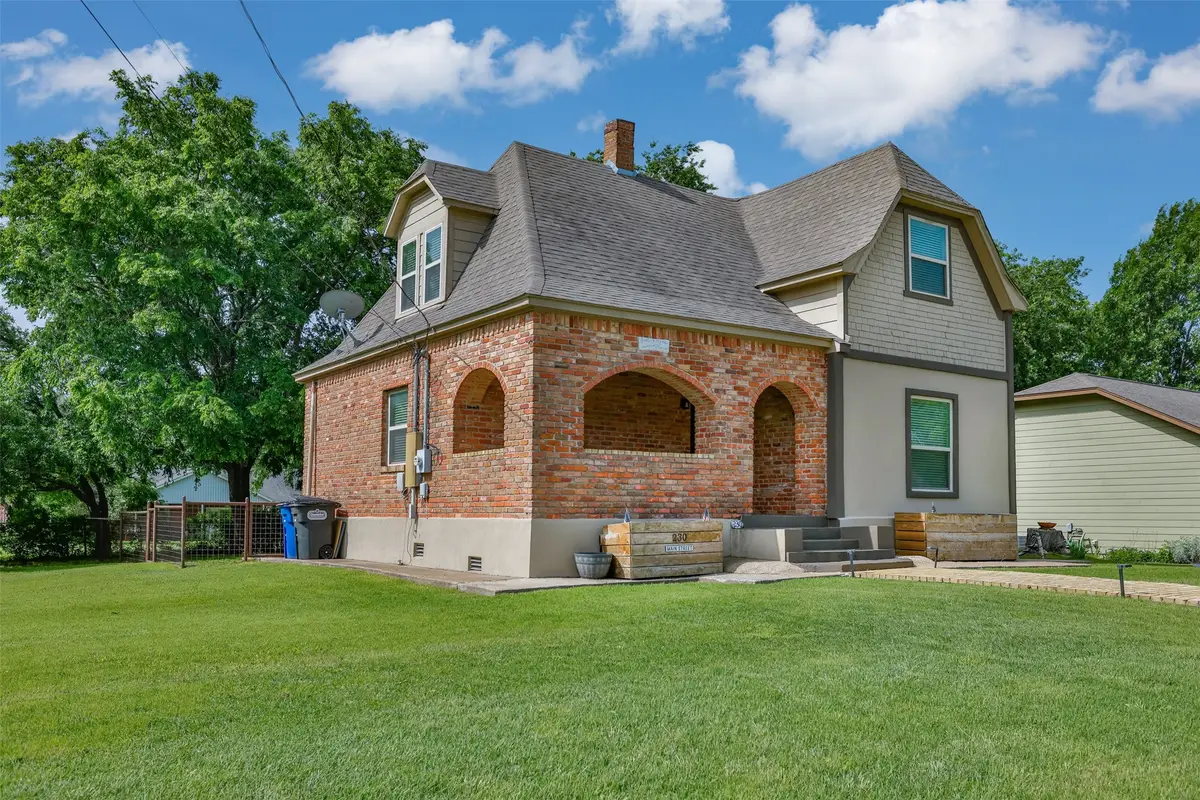 230 E Main Street, Lindsay, TX 76250 - #1