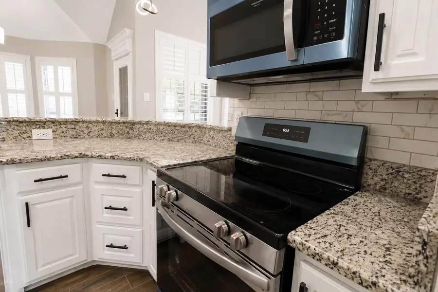 548 NW Wintercrest Road, Burleson, TX 76028 - #3