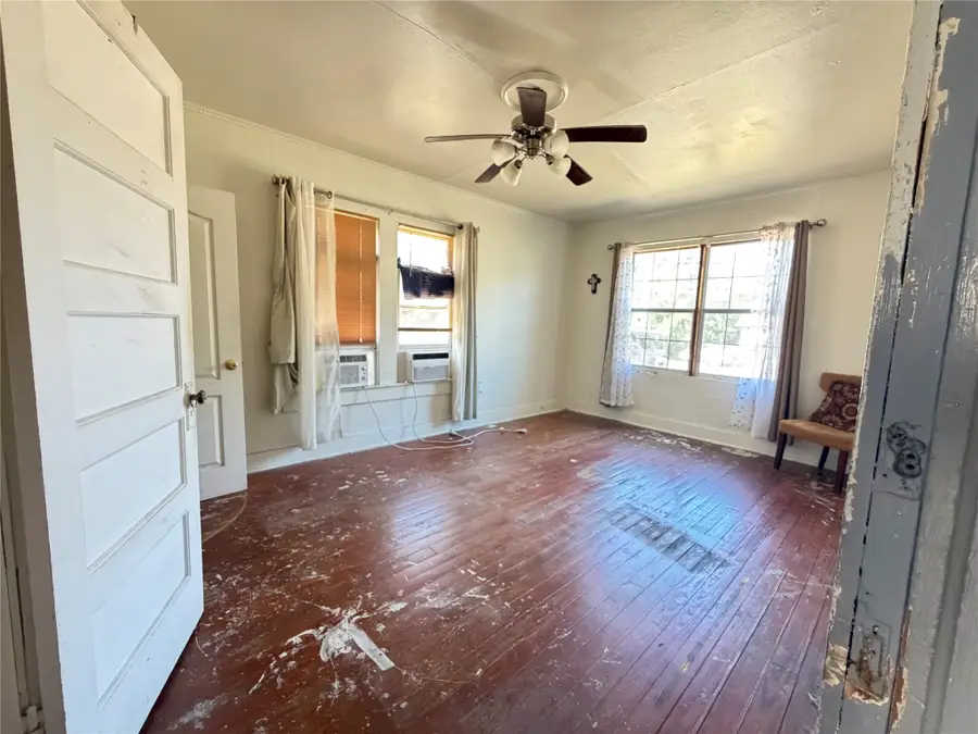 418 N Bunert, Corsicana, TX 75110 - #3