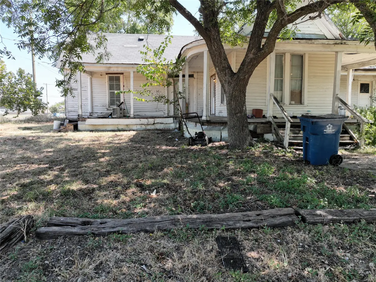 106 N Wesley Street, Itasca, TX 76055 - #1
