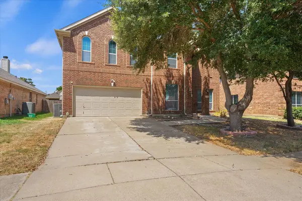 2236 Sparrow Hawk Court, Grand Prairie, TX 75052