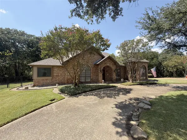 100 Kings Row Drive, Mansfield, TX 76063
