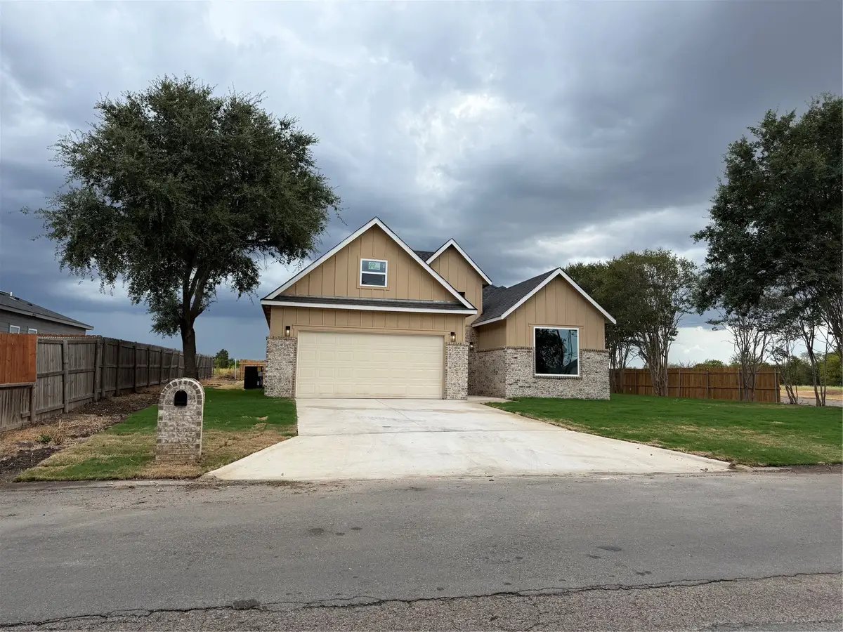 3247 Hillsdale Drive, Corsicana, TX 75110 - #1