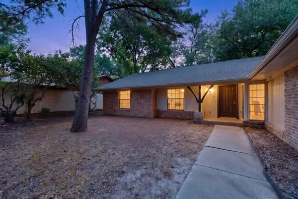 1020 Almond Drive, Mansfield, TX 76063