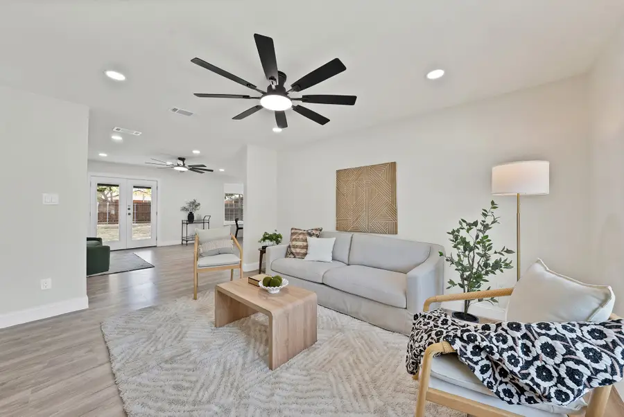 2302 E Mitchell Street, Arlington, TX 76010 - #3