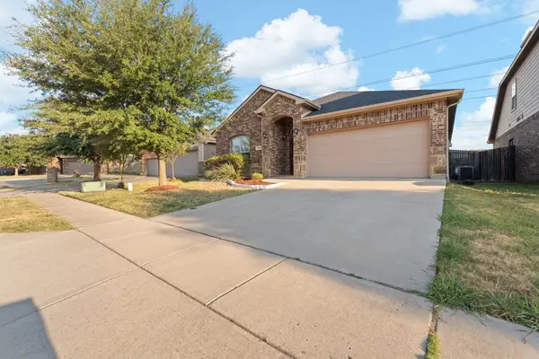 1105 Sierra Blanca Drive, Fort Worth, TX 76028
