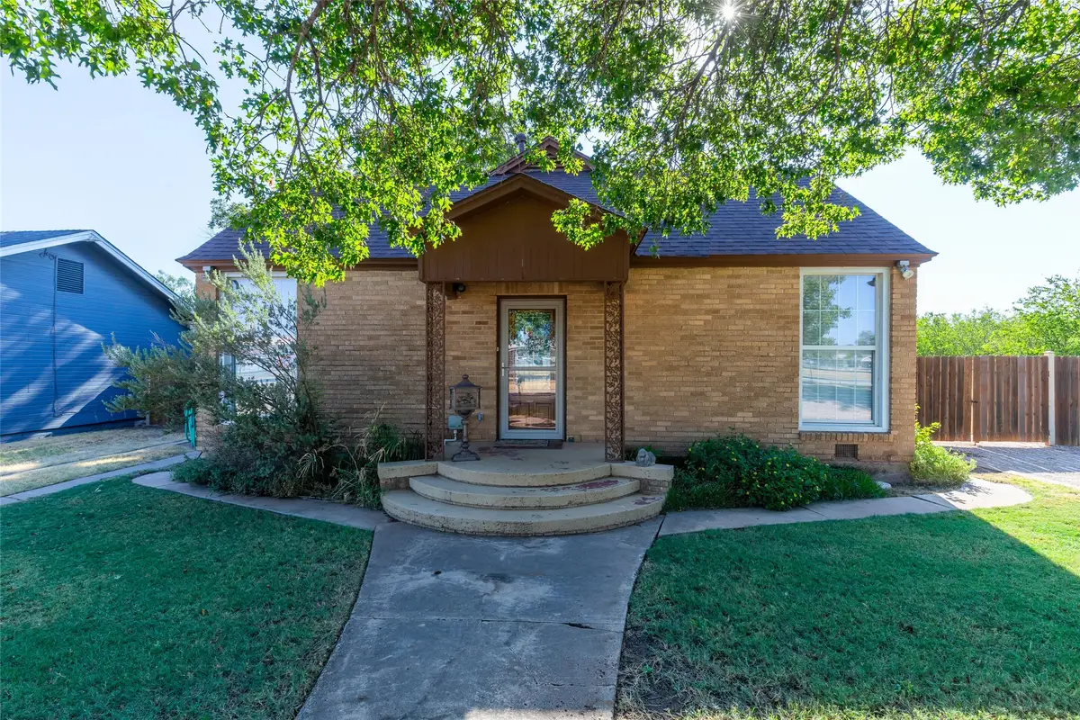 527 & 529 S Vassar Street, Stamford, TX 79553 - #1