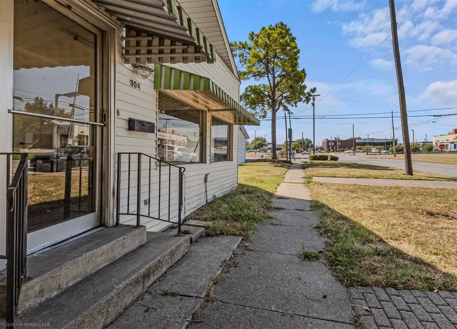 304 N Catherine Street, Terrell, TX 75160 - #2