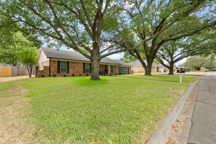 1124 Green River Trail, Cleburne, TX 76033 - #2