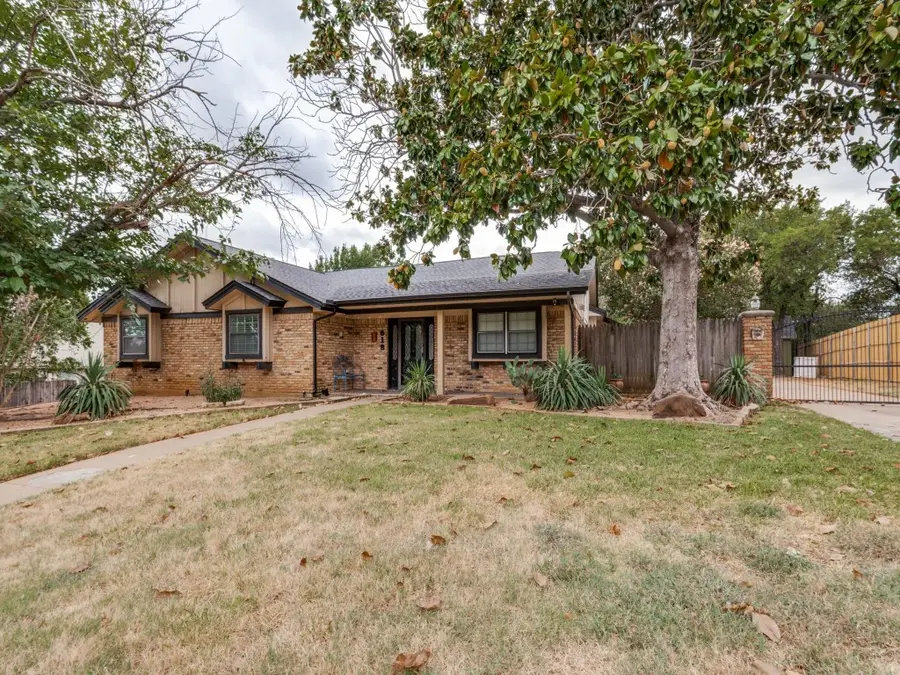 618 Brent Drive, Arlington, TX 76012 - #2
