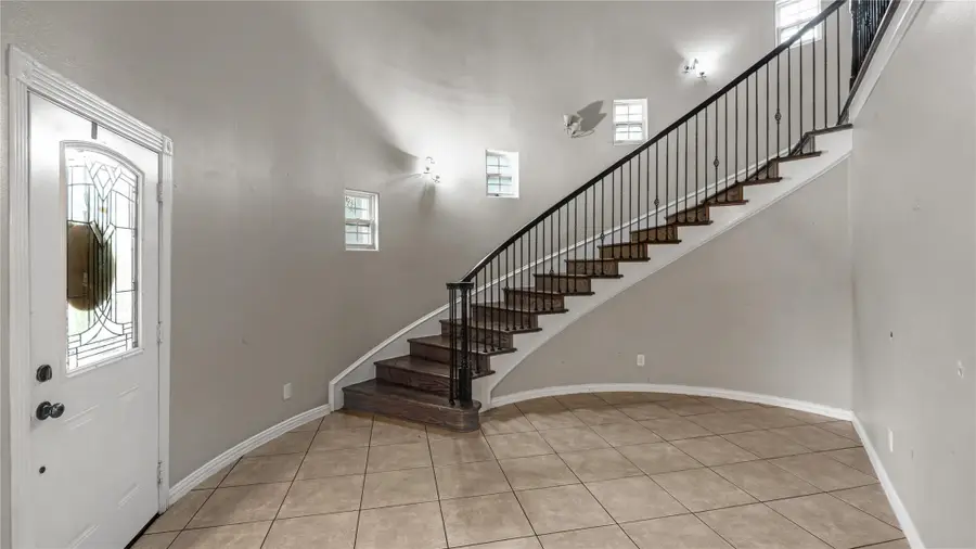 813 Beacon Hill Drive, Irving, TX 75061 - #2