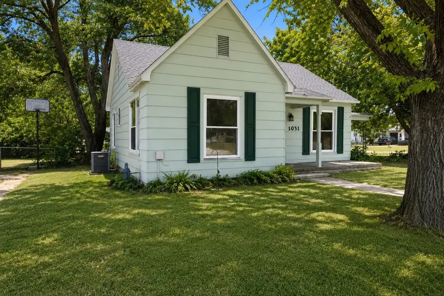 1031 Ritchey Street, Gainesville, TX 76240 - #2