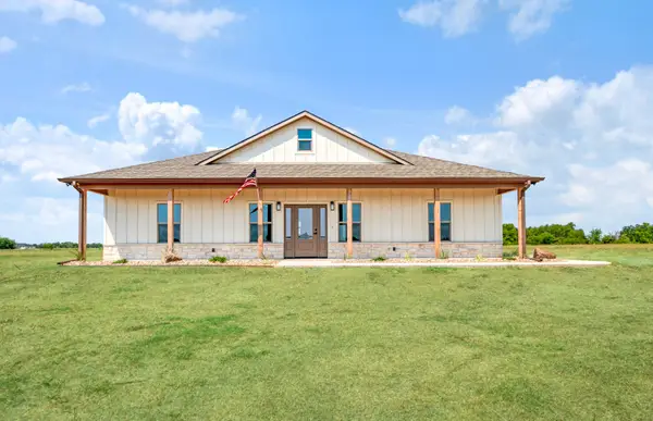 225 Private Road 33083, Sumner, TX 75486