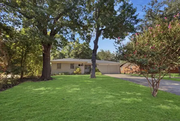 4711 Hope Street, River Oaks, TX 76114