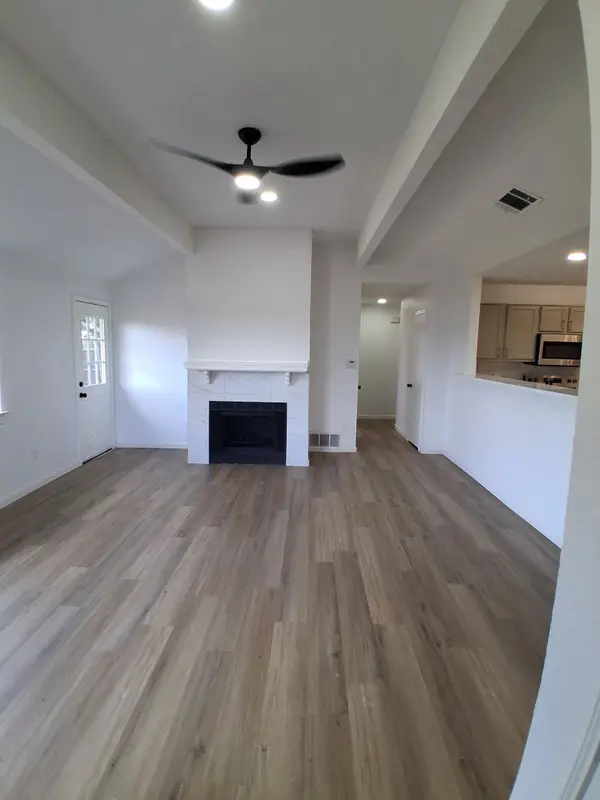 414 Valley Mills Drive, Arlington, TX 76018