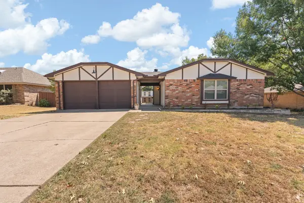 433 Black Oak Lane, Burleson, TX 76028