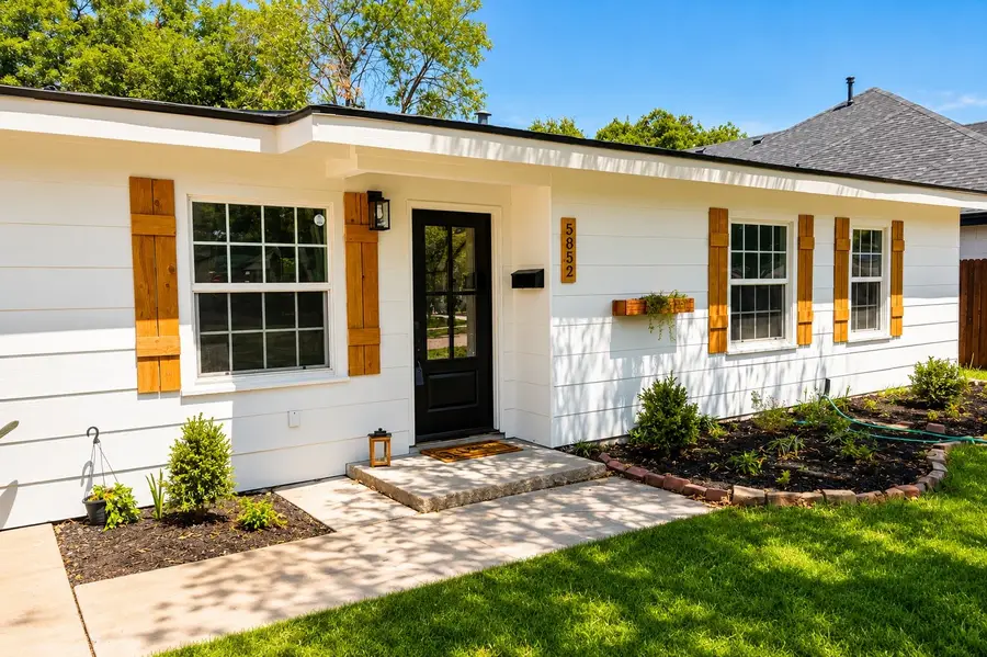 5852 Lyle Street, Westworth Village, TX 76114 - #2