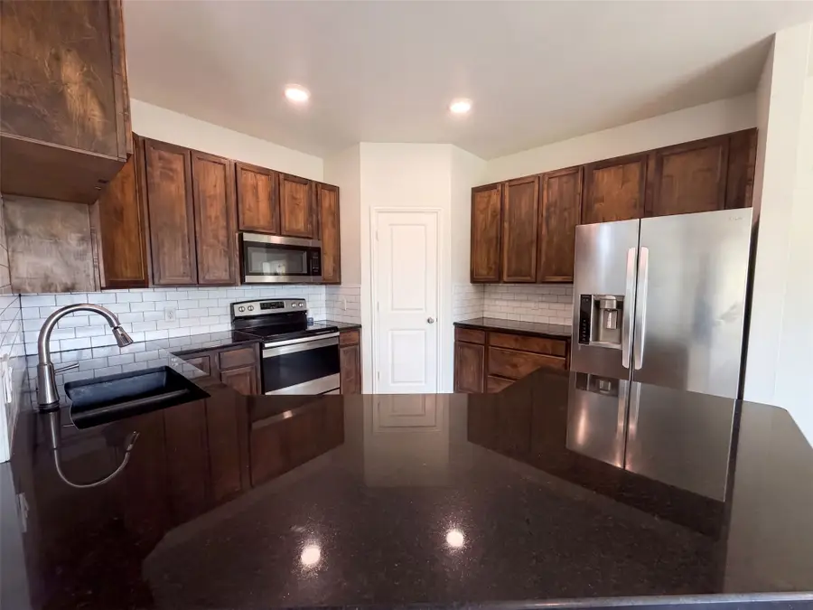 301 E Jefferson Street, Palmer, TX 75152 - #2