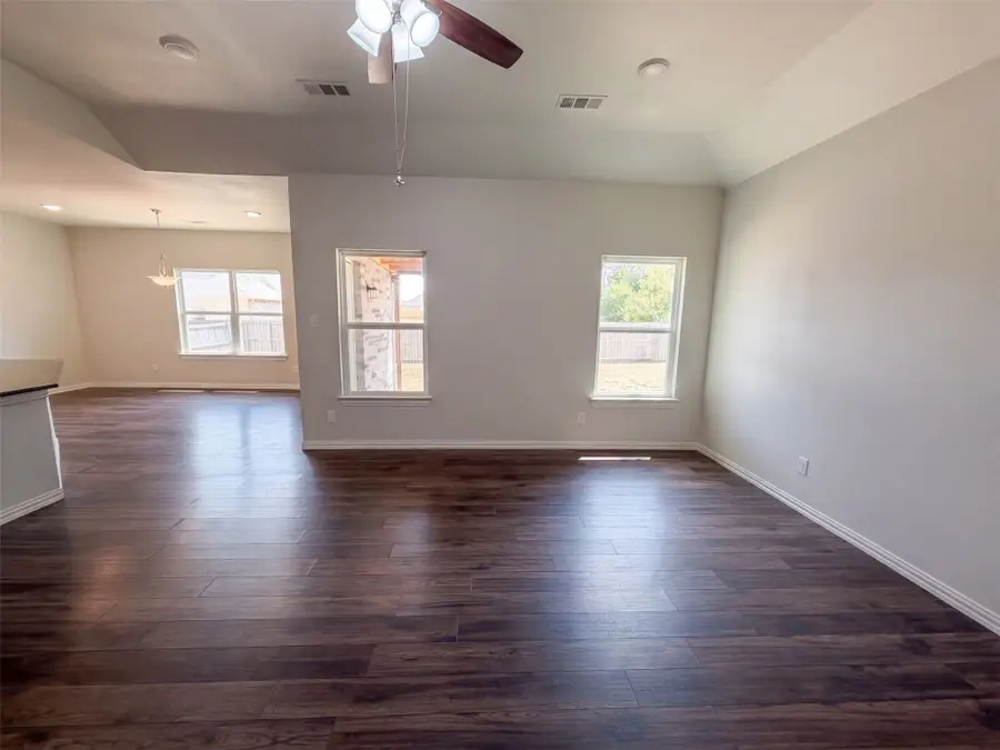 301 E Jefferson Street, Palmer, TX 75152 - #3