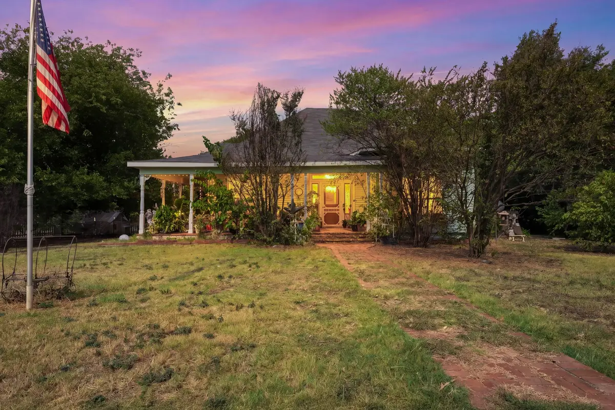 210 S Corporation Street, Hillsboro, TX 76645 - #1