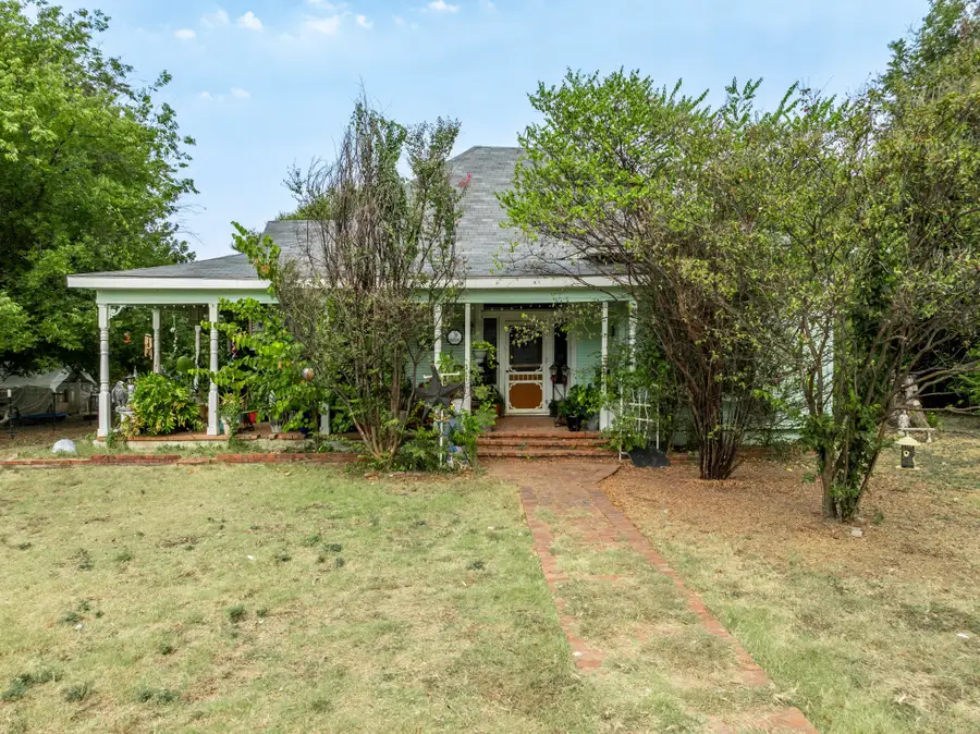 210 S Corporation Street, Hillsboro, TX 76645 - #2