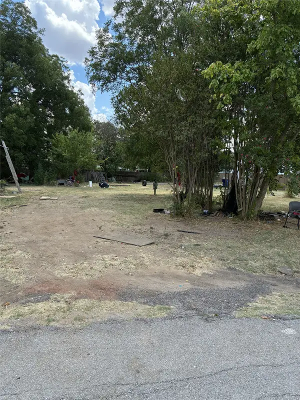 105 Texas Street, Pottsboro, TX 75076