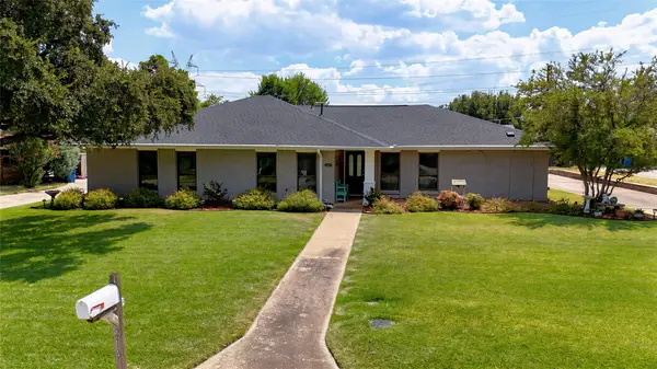 214 Bexar Drive, Highland Village, TX 75077