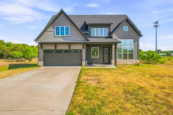 1316 Shawnee Trail, Granbury, TX 76048