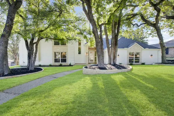 801 Highwoods Trail, Fort Worth, TX 76112