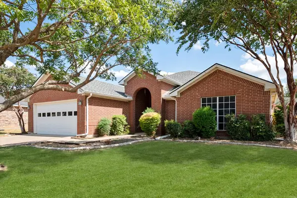 200 Arrowhead Drive, Burleson, TX 76028