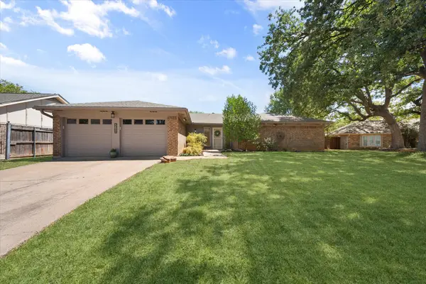 2709 Burnwood Court, Arlington, TX 76016
