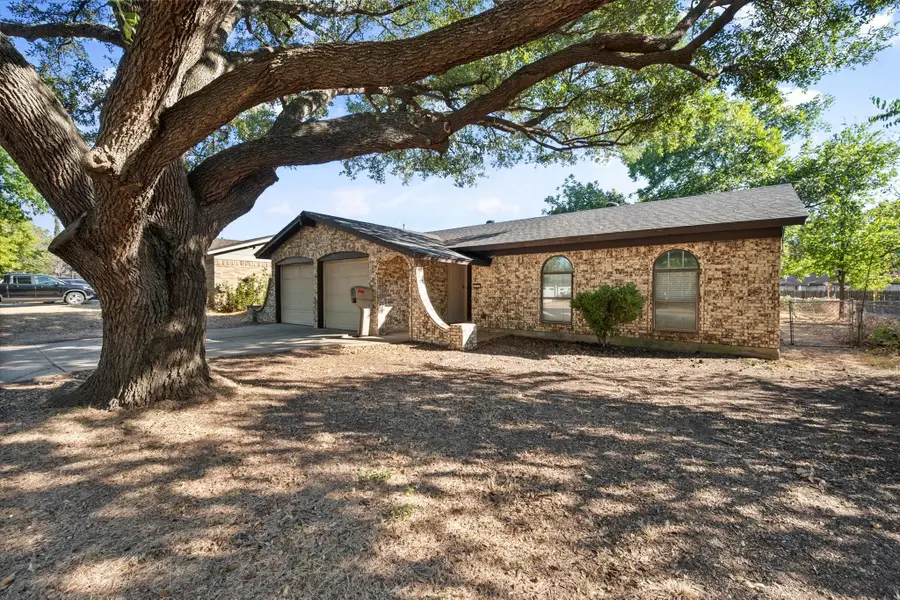 316 NW Summercrest Boulevard, Burleson, TX 76028 - #2