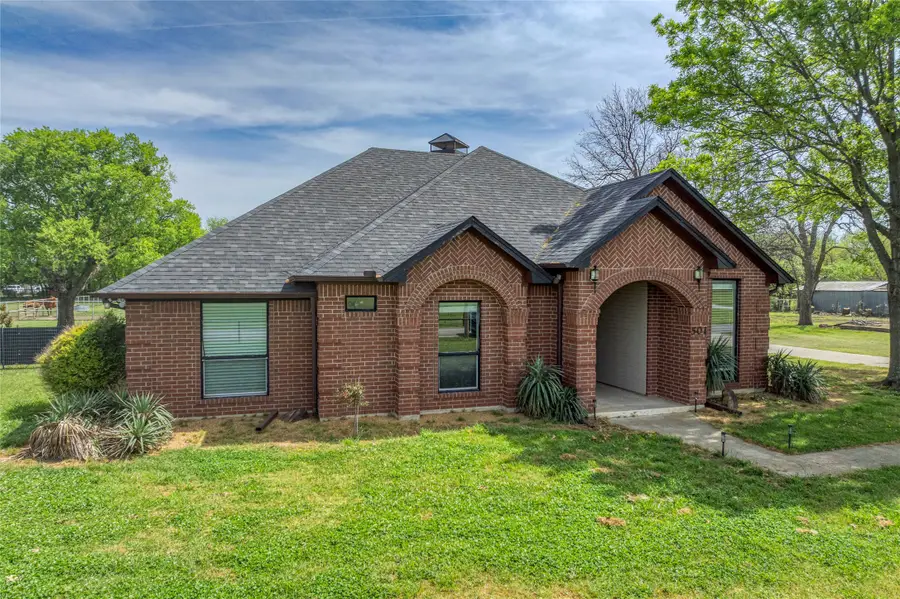 501 N Van Zandt Street, Tioga, TX 76271 - #2