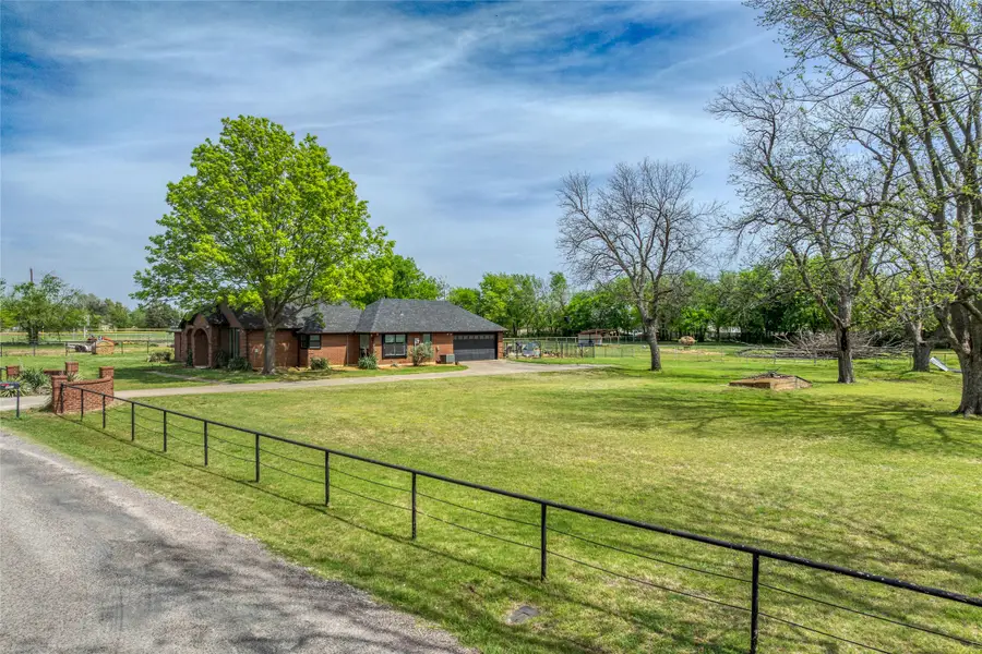 501 N Van Zandt Street, Tioga, TX 76271 - #3