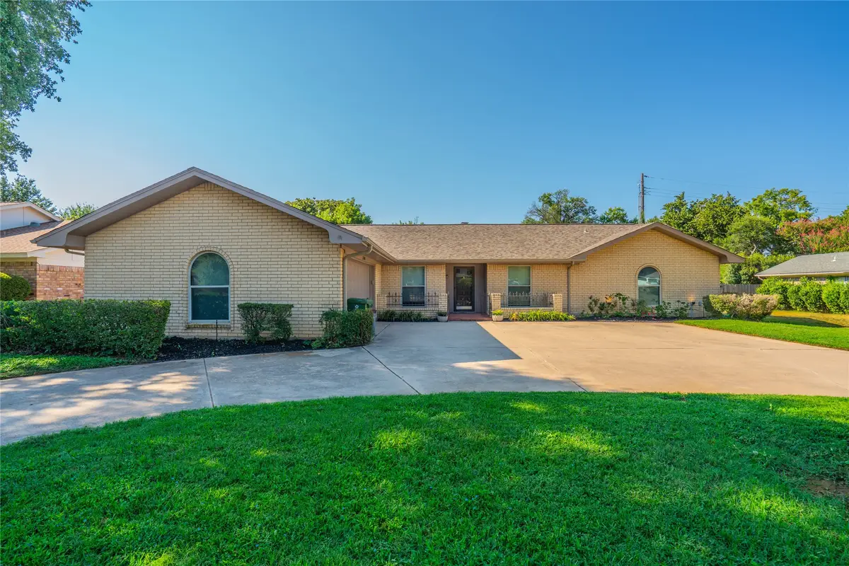 1804 Lincolnshire Drive, Bedford, TX 76021 - #1