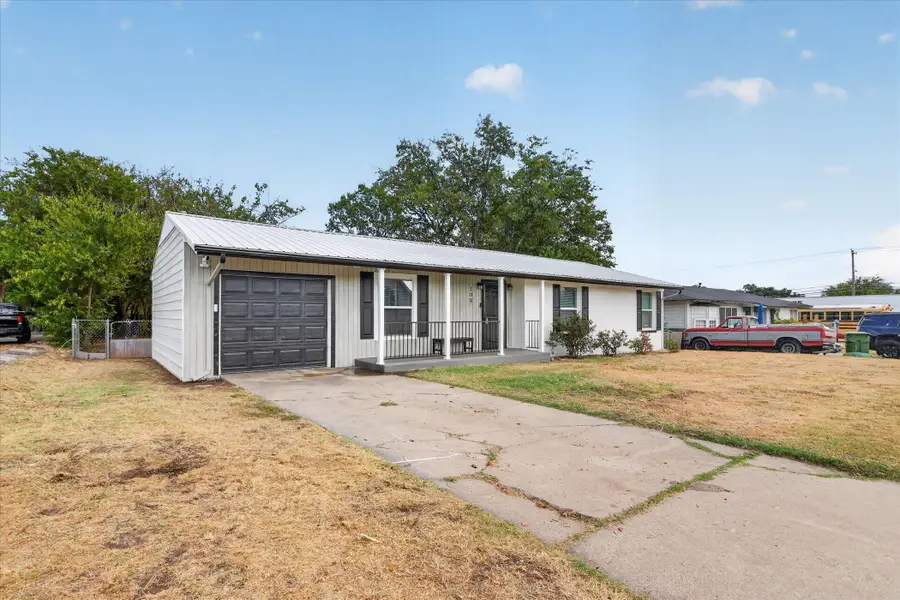 108 N Judd Street, White Settlement, TX 76108 - #2