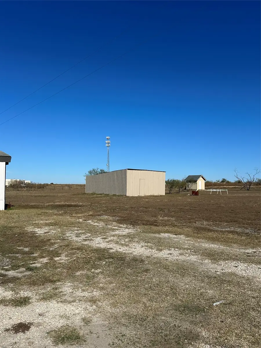 211 Alton Lane, Ennis, TX 75119 - #2