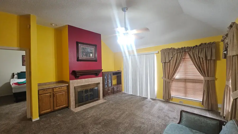 827 Quail Brook Drive, Arlington, TX 76001 - #2