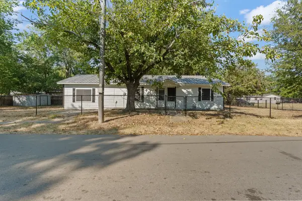 1130 Alvarado Street, Cleburne, TX 76031