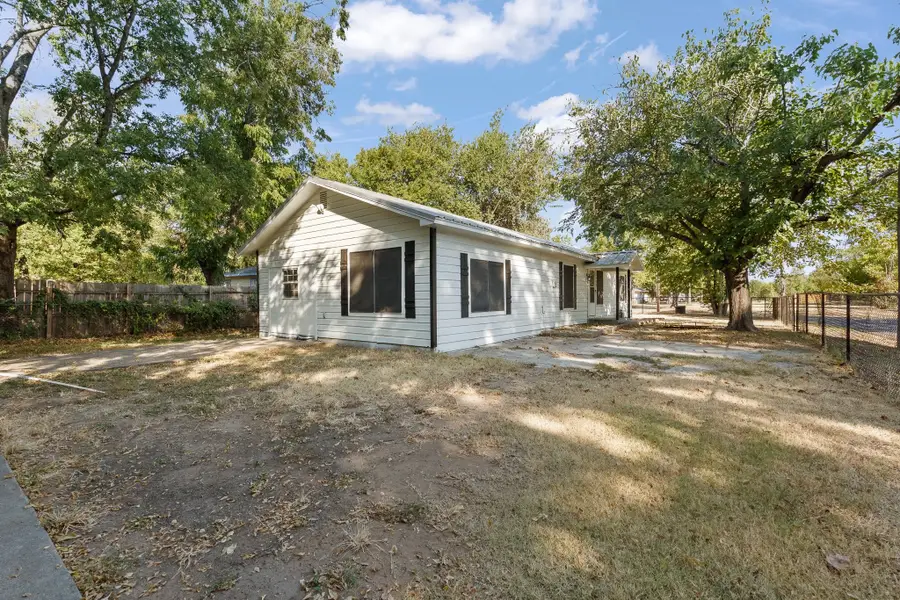 1130 Alvarado Street, Cleburne, TX 76031 - #3