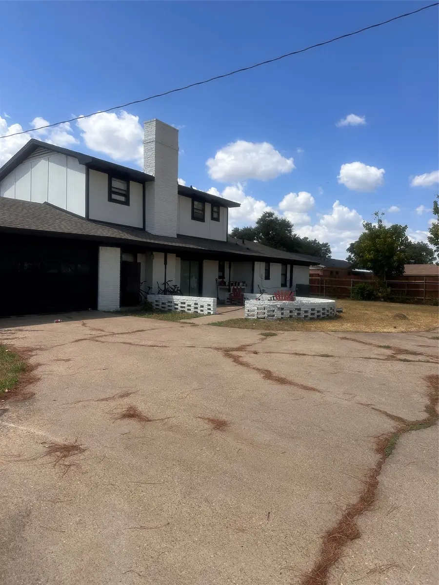 1419 S Rockwall Avenue, Terrell, TX 75160 - #2