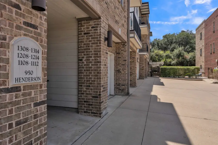 950 Henderson Street #1214, Fort Worth, TX 76102 - #2