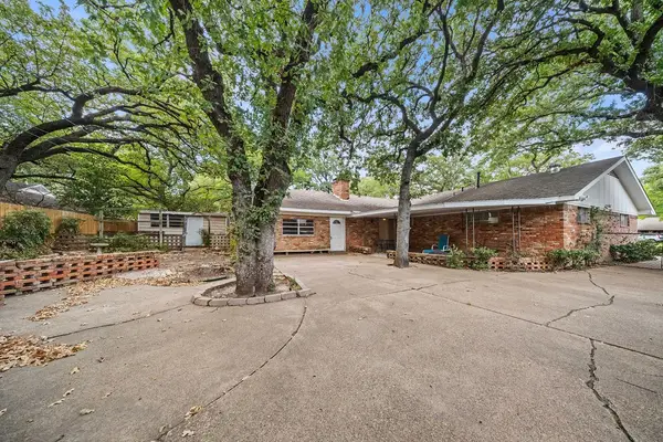 1809 Glenbrook Drive, Irving, TX 75061