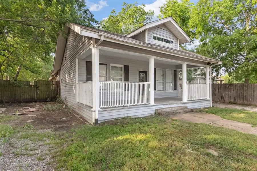 1010 E Cherry Street, Sherman, TX 75090 - #3