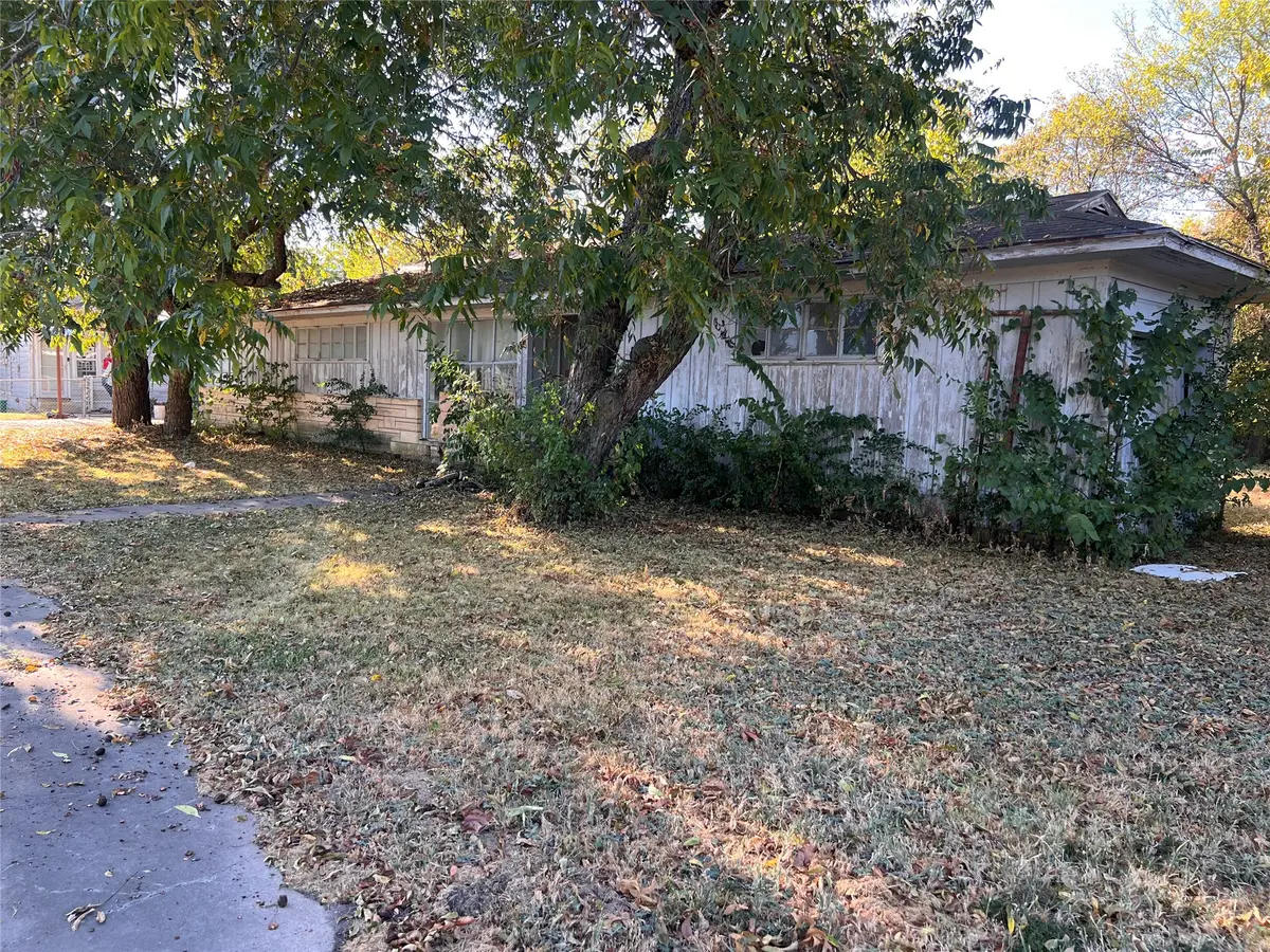 107 W Elm, Alvarado, TX 76009 - #1