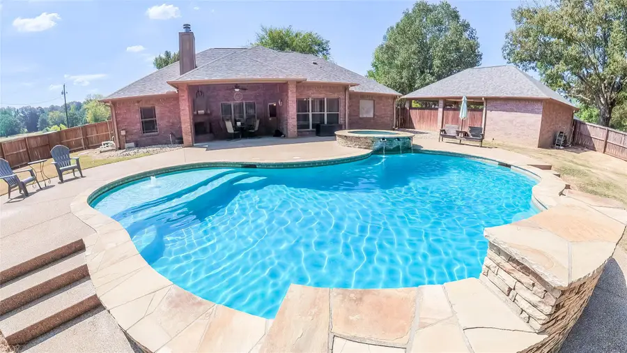 135 Pond Drive, Marshall, TX 75672 - #2