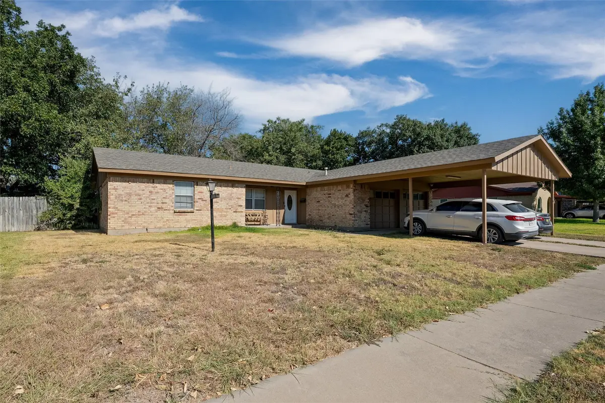 800 Ruidoso Drive, Saginaw, TX 76179 - #1