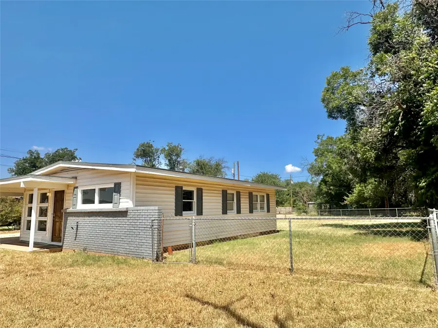 107 Laurel Drive, Winters, TX 79567 - #3
