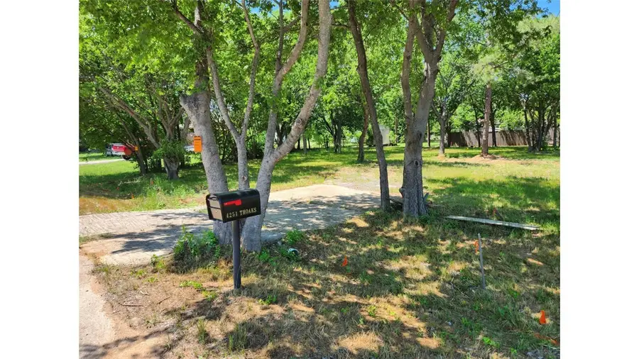 4251 Thousand Oaks Drive, Argyle, TX 76226 - #2