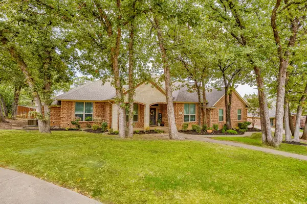 910 Royal Court, Burleson, TX 76028